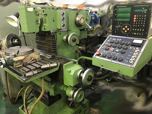 6720ВФ2 Верстат фрезерный широкоуніверсальний з ЧПУ